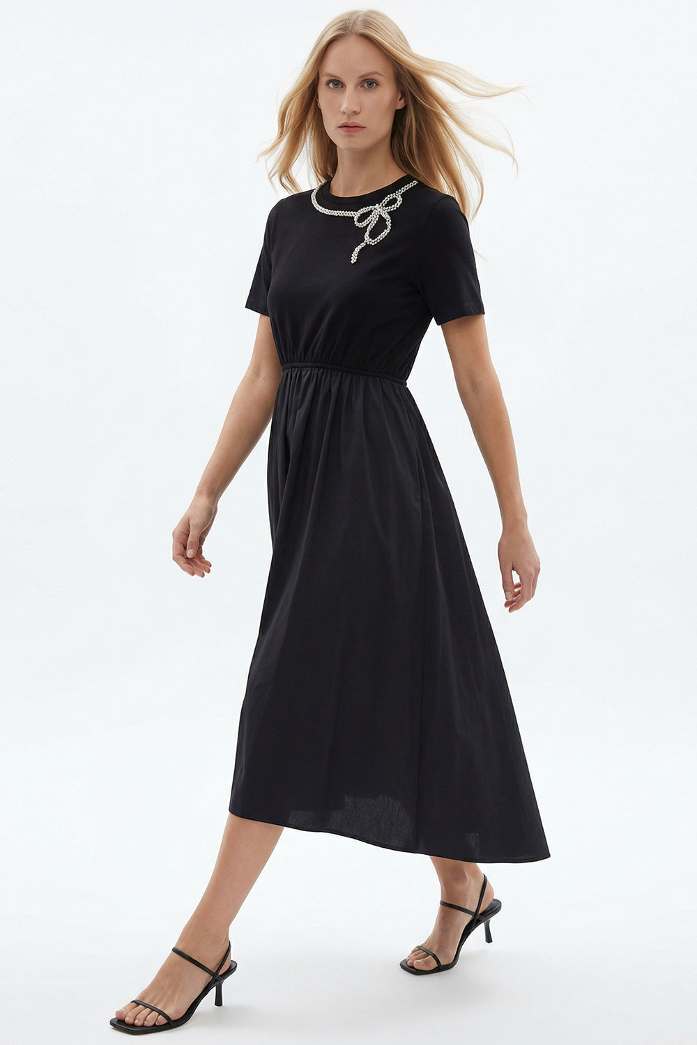 Yakası İşlemeli Maxi Elbise