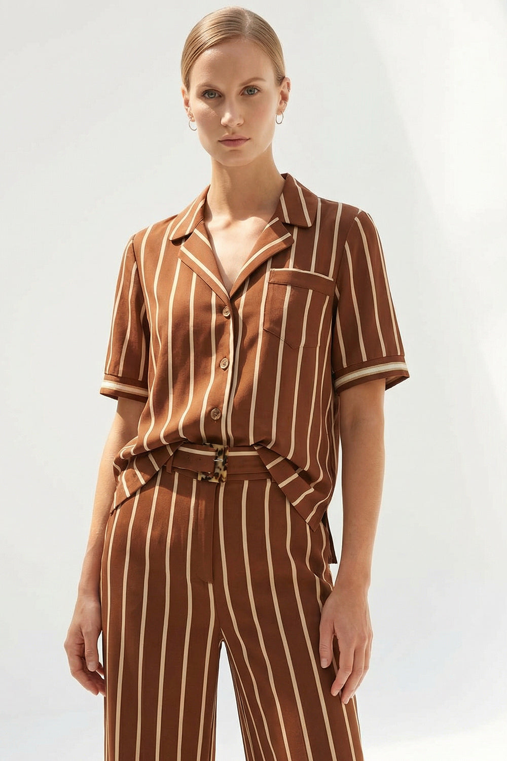 Çizgili Kısa Kollu Gömlek Modeli