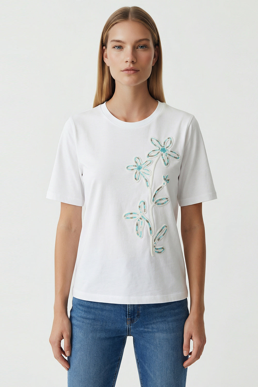 Çiçek İşlemeli Bisiklet Yaka Kısa Kollu Regular Örme Beyaz Turkuaz Tişört