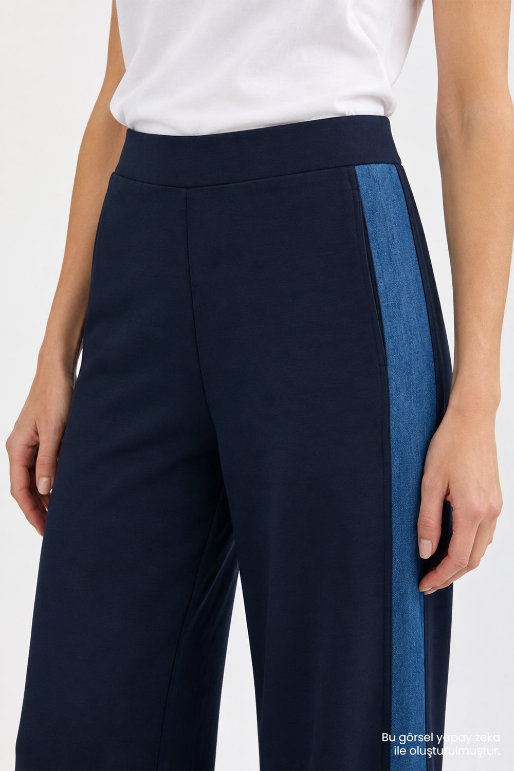 Geniş Paça Yanları Denim Şeritli Regular Örme Pantolon