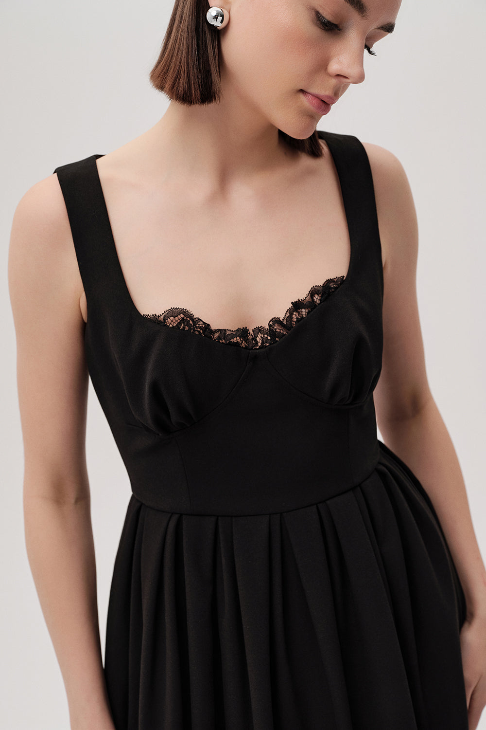 Dantel Detaylı Pileli Slim Fit Kuplu Mini Siyah Elbise