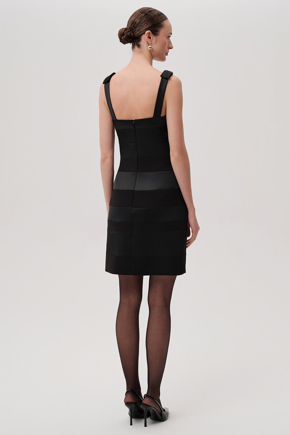 Kalın Askılı Slim Fit Saten Garnili Mini Siyah Elbise