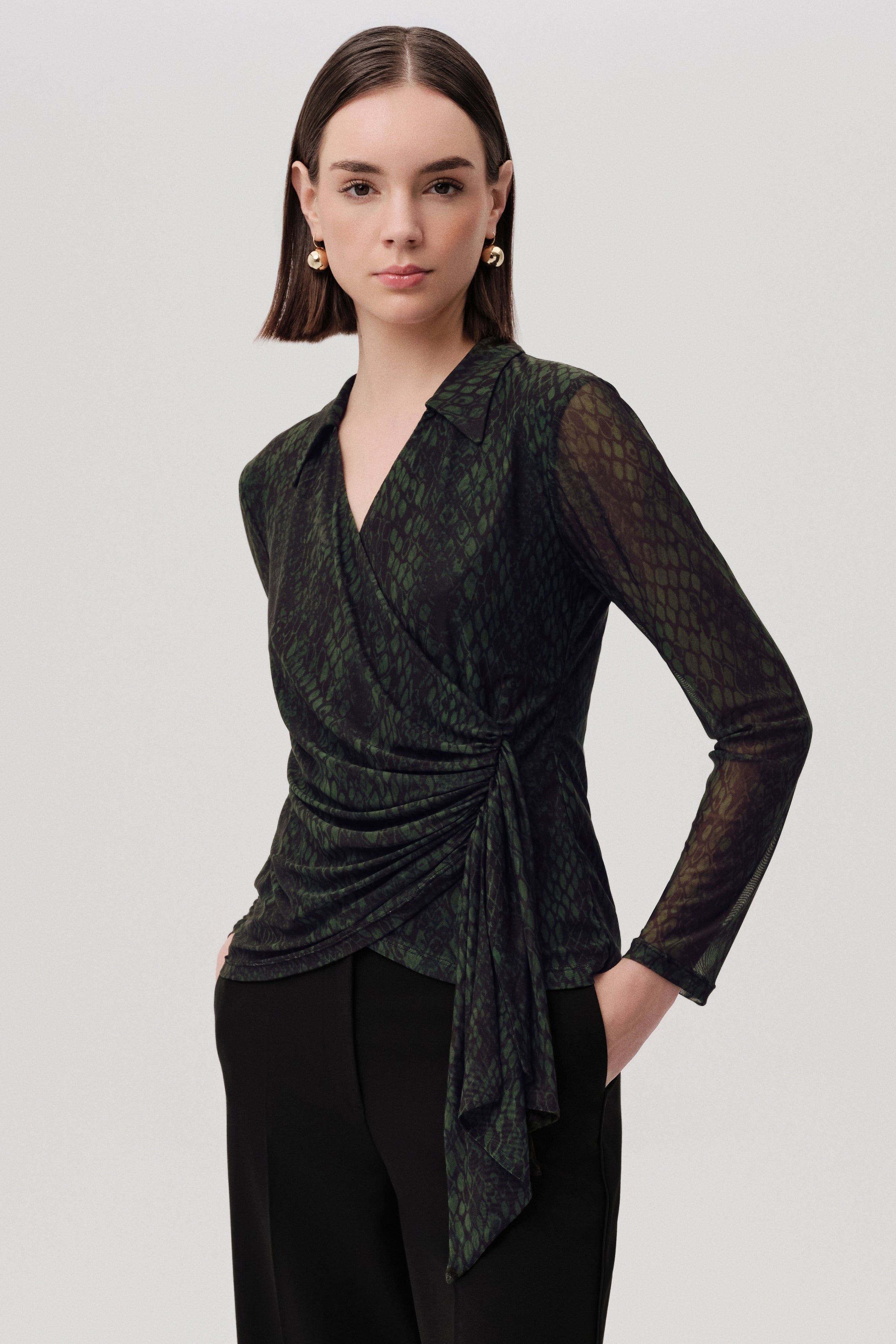 Yılan Desenli Kruvaze Uzun Kollu Slim Fit Tül Yeşil Bluz