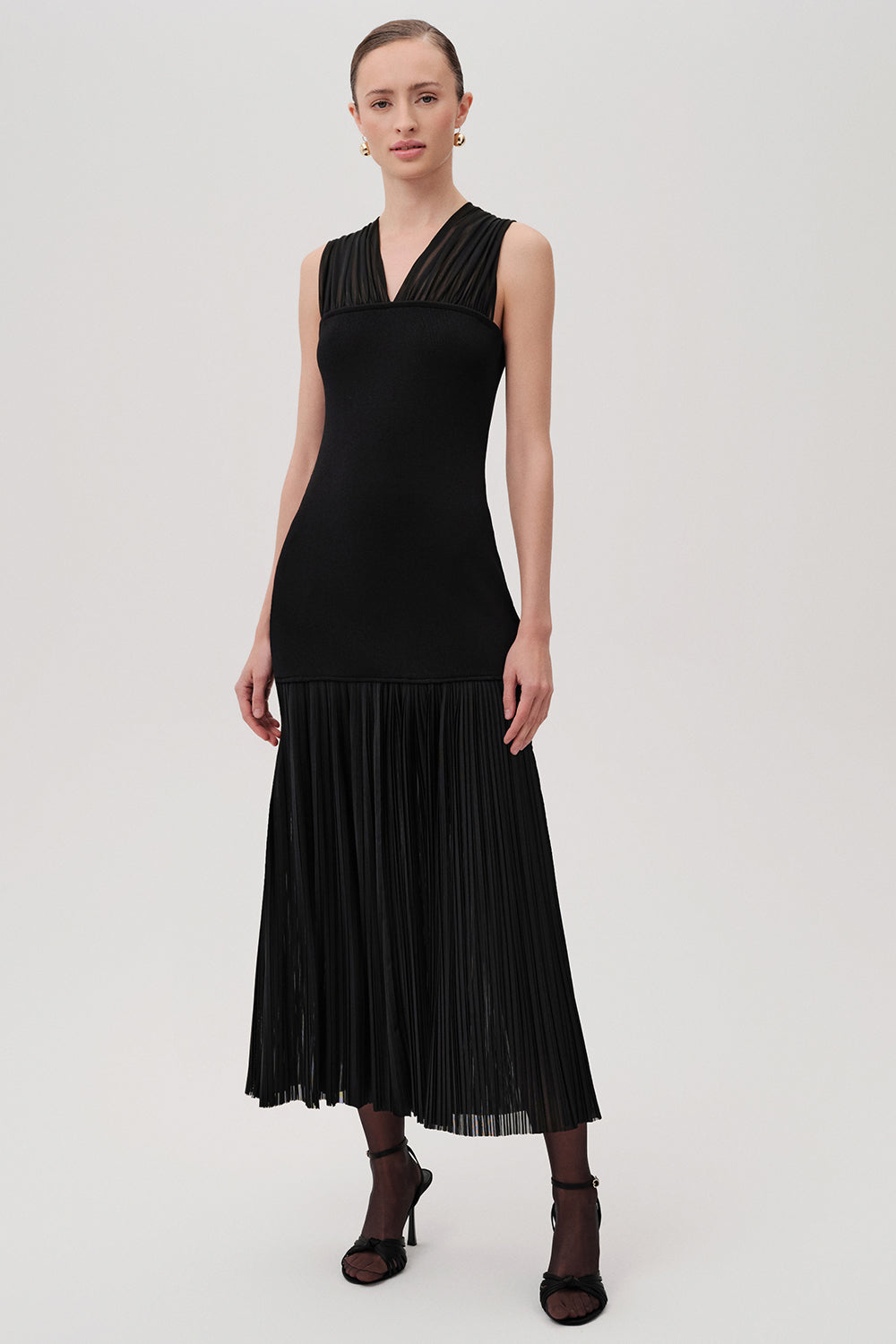 V Yaka Kolsuz Pileli Slim Fit Midi Triko Siyah Elbise