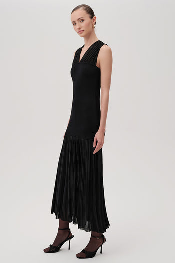 V Yaka Kolsuz Pileli Slim Fit Midi Triko Siyah Elbise