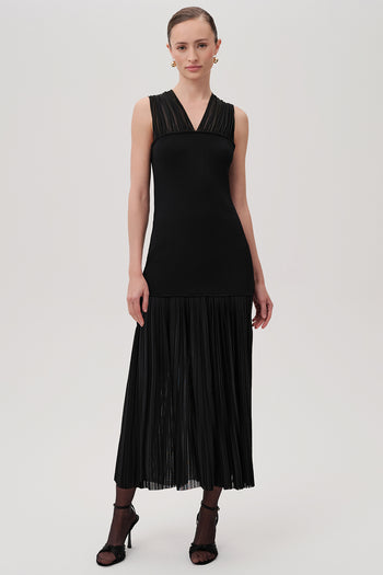 V Yaka Kolsuz Pileli Slim Fit Midi Triko Siyah Elbise