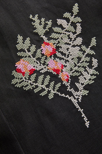 İşleme Detaylı Rahat Kalıp Saf Keten Siyah Gömlek