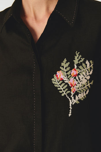 İşleme Detaylı Rahat Kalıp Saf Keten Siyah Gömlek