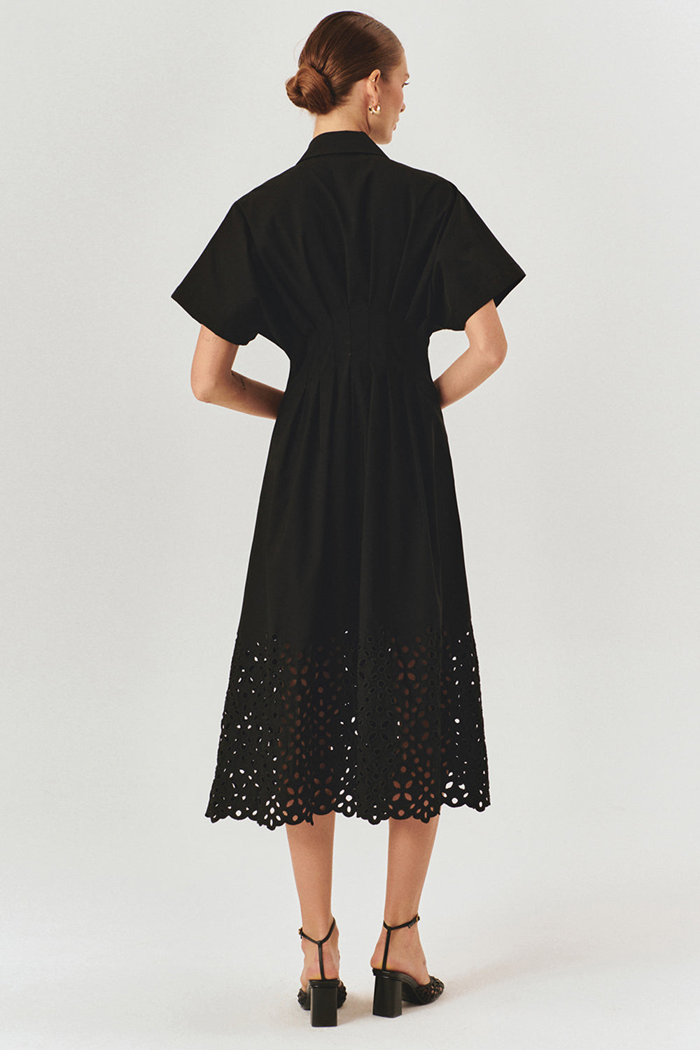 Düşük Kol Önden Düğmeli Etek Uçları Fistolu Bele Oturan Midi Boy Gömlek Elbise