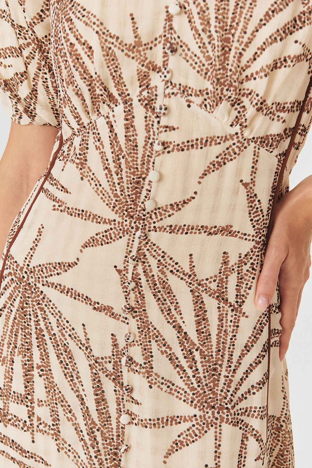 Desenli Balon Kol V Yaka Düğmeli Regular Midi Rayon Şifon Elbise