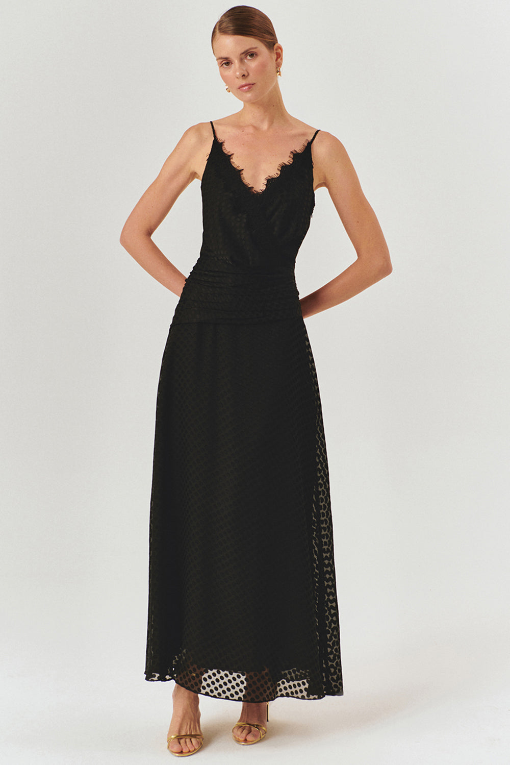 Puantiye Detaylı Bele Oturan Askılı Siyah Maxi Elbise