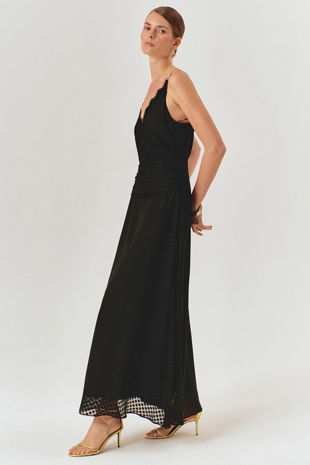 Puantiye Detaylı Bele Oturan Askılı Siyah Maxi Elbise