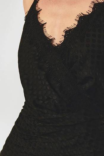 Puantiye Detaylı Bele Oturan Askılı Siyah Maxi Elbise