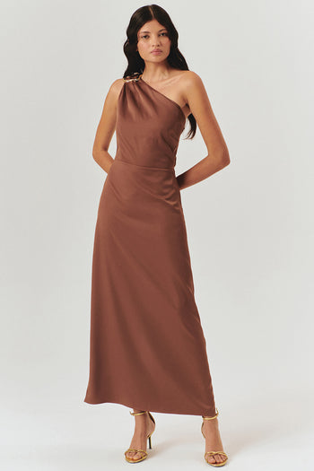 Gold Toka Detaylı Tek Omuz Bağlamalı Kahverengi Maxi Elbise