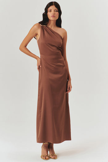 Gold Toka Detaylı Tek Omuz Bağlamalı Kahverengi Maxi Elbise