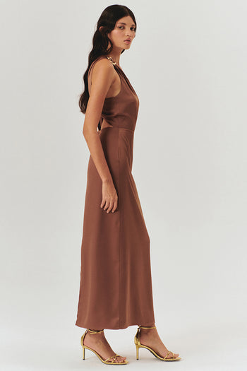Gold Toka Detaylı Tek Omuz Bağlamalı Kahverengi Maxi Elbise