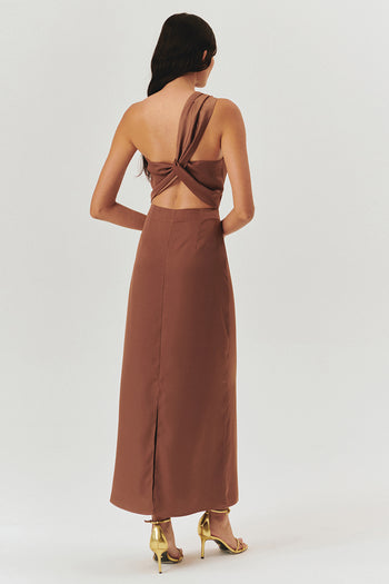 Gold Toka Detaylı Tek Omuz Bağlamalı Kahverengi Maxi Elbise