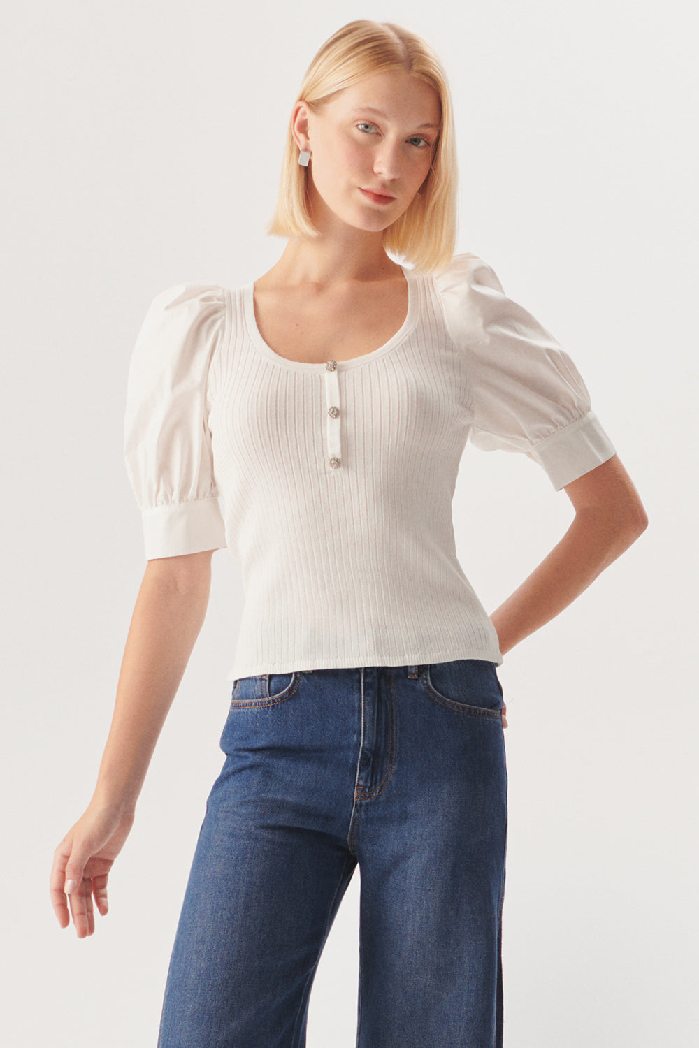 Balon Kol Taşlı Düğme Detaylı Beyaz Bluz