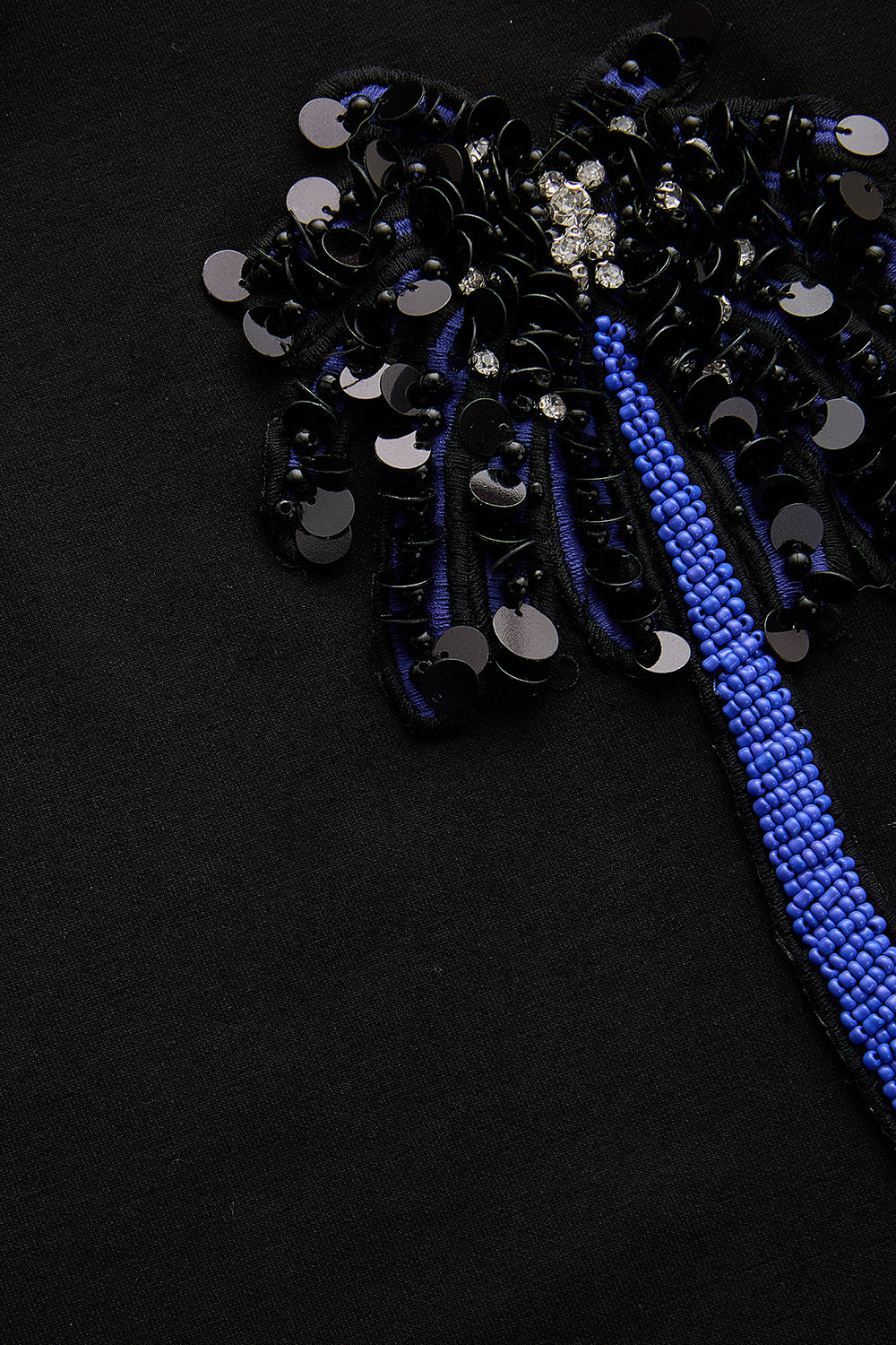 İşlemeli Siyah Rahat Kesim Bisiklet Yaka Regular Örme Tişört