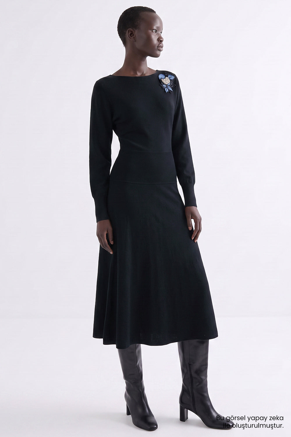Yarasa Kol Aplikeli Slim Fit Triko Siyah Elbise