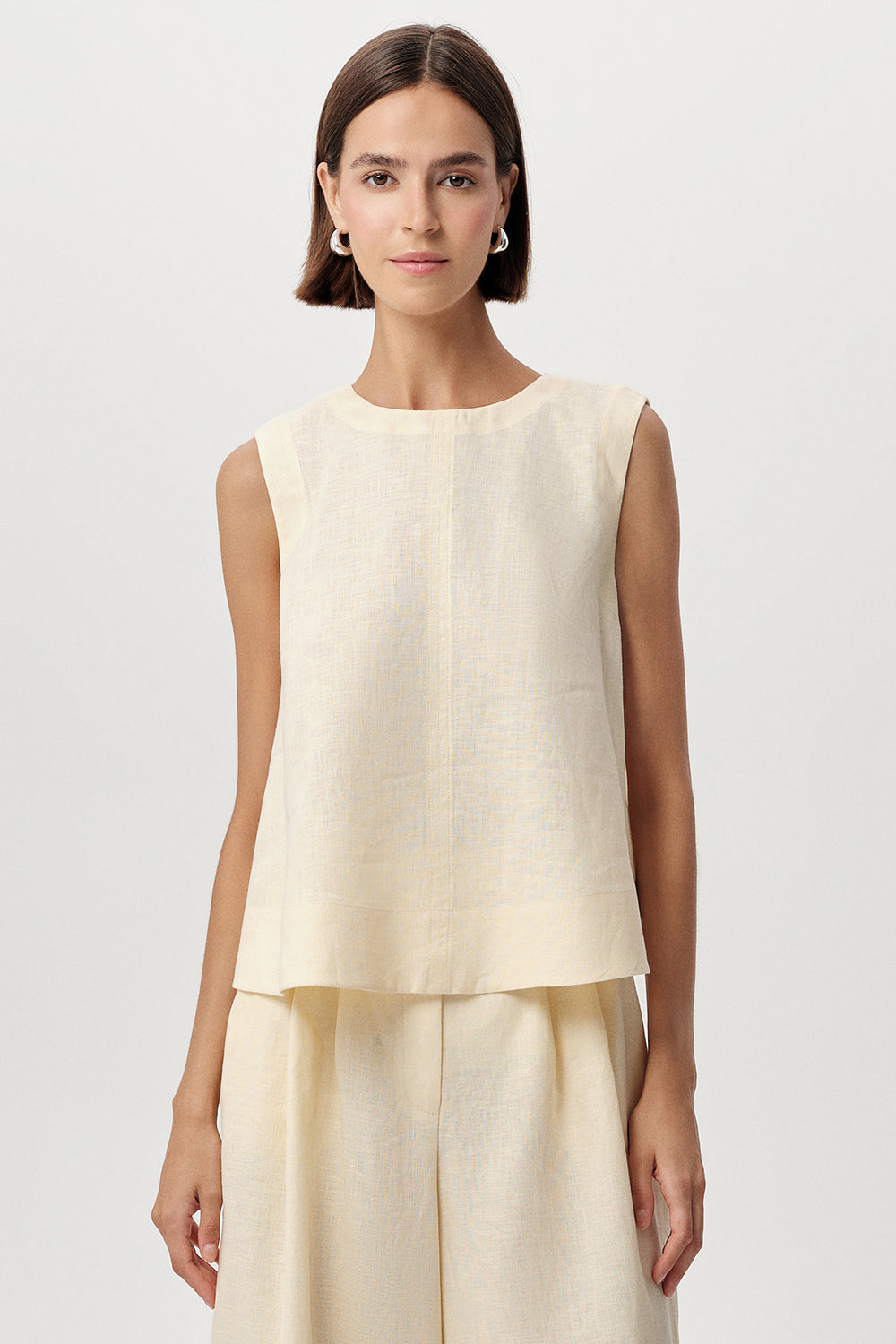 Bisiklet Yaka Kolsuz Arkası Düğmeli Regular Keten Tereyağı Bluz