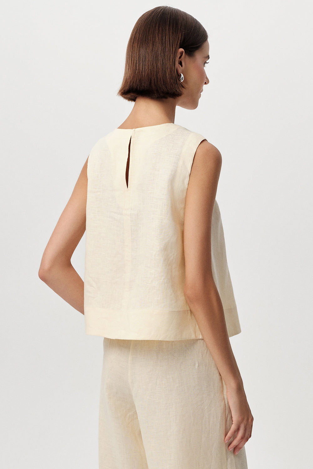 Bisiklet Yaka Kolsuz Arkası Düğmeli Regular Keten Tereyağı Bluz