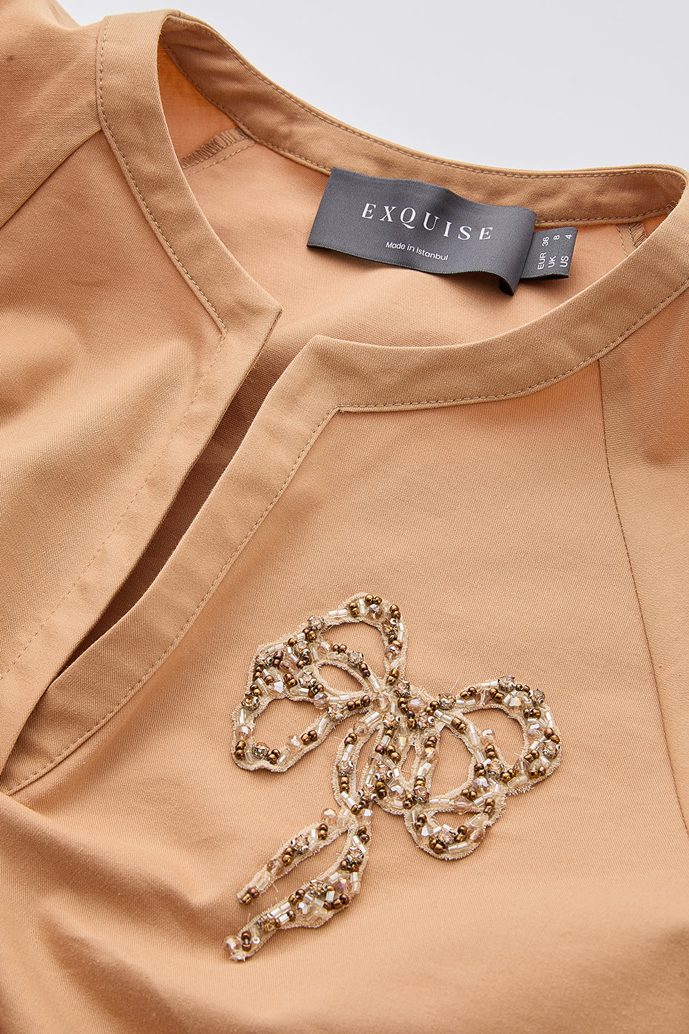 V Yaka İşlemeli Kısa Kollu Regular Camel Bluz