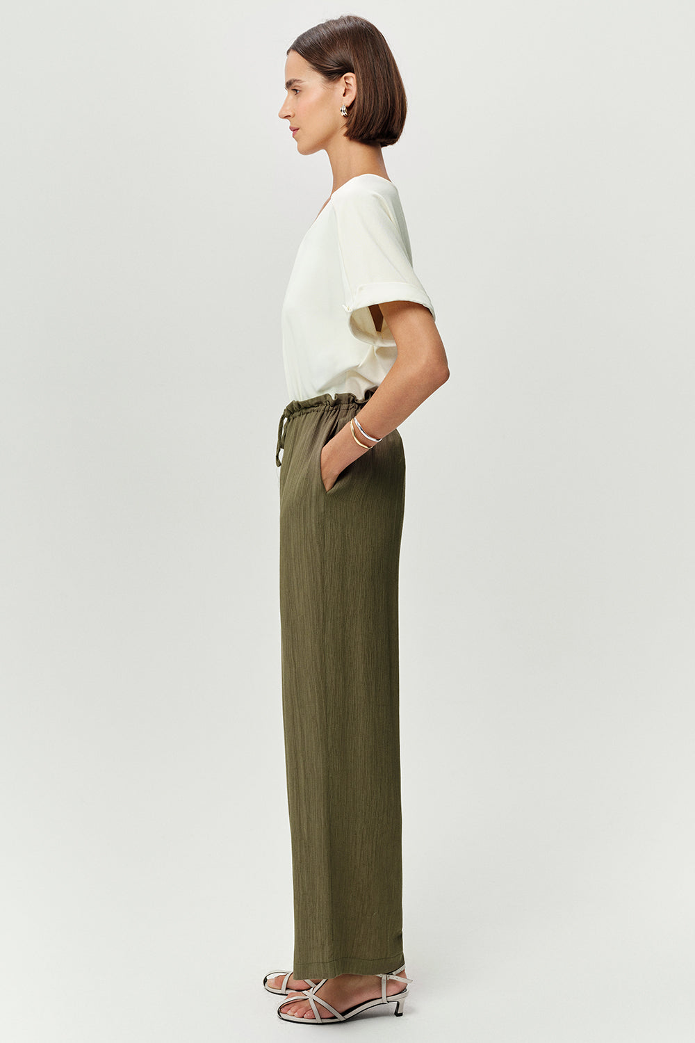 Beli Bağcıklı Cepli Geniş Paça Regular Dokuma Haki Pantolon