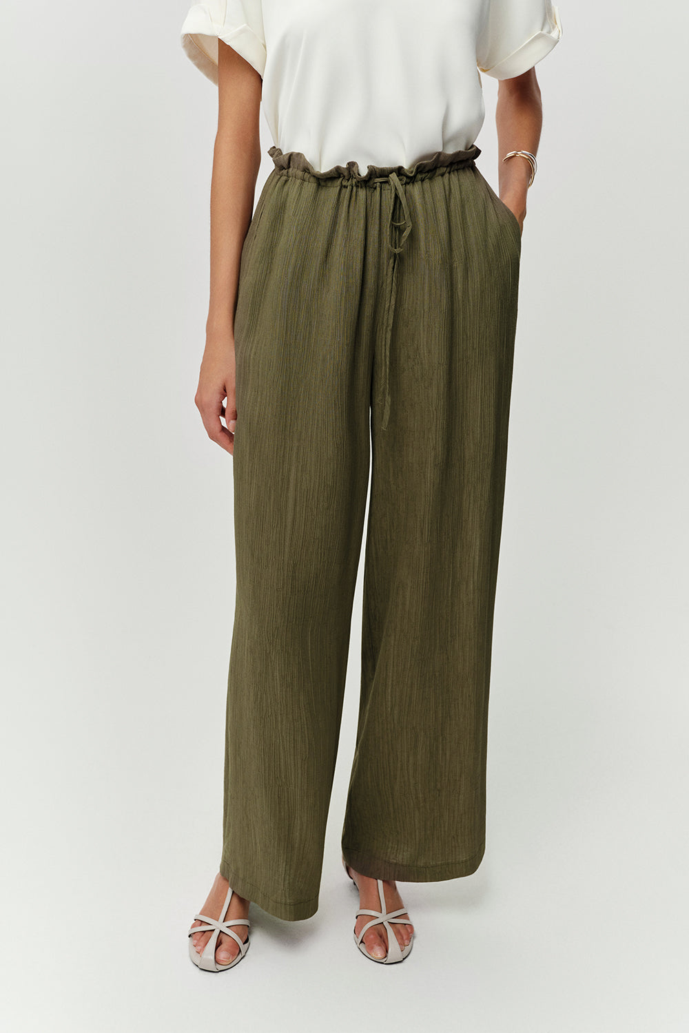 Beli Bağcıklı Cepli Geniş Paça Regular Dokuma Haki Pantolon