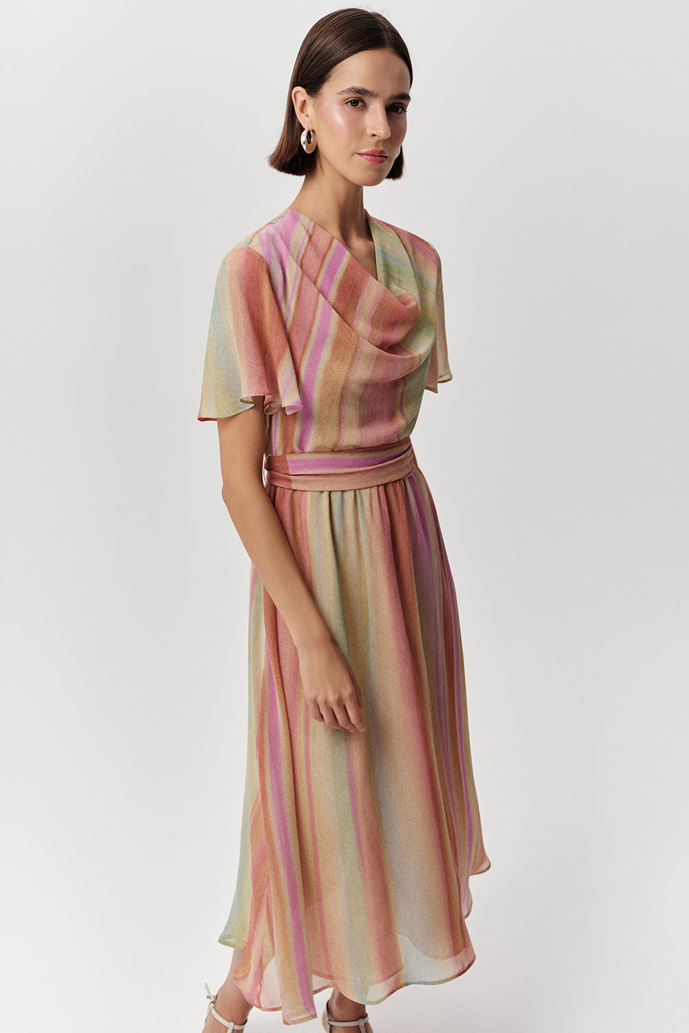 Degaje Yaka Kısa Kollu Astarlı Kuşaklı Midi Çok Renkli Elbise