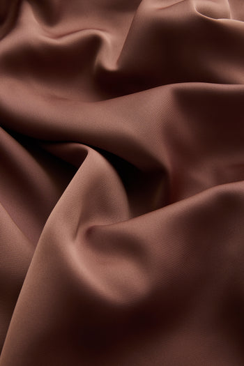 Gold Toka Detaylı Tek Omuz Bağlamalı Kahverengi Maxi Elbise