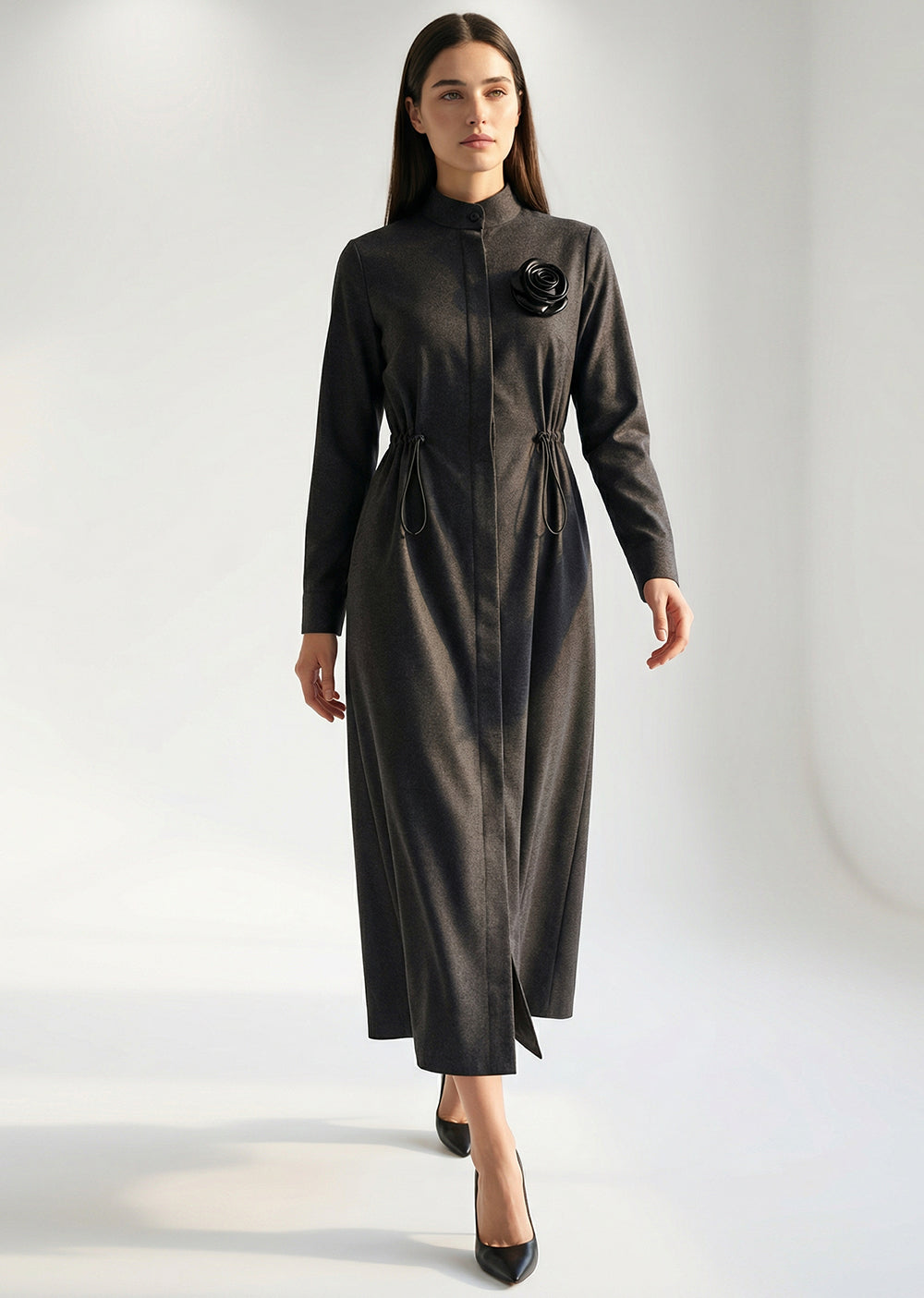 Hakim Yaka Büzgülü Deri Aksesuarlı Uzun Dokuma Elbise