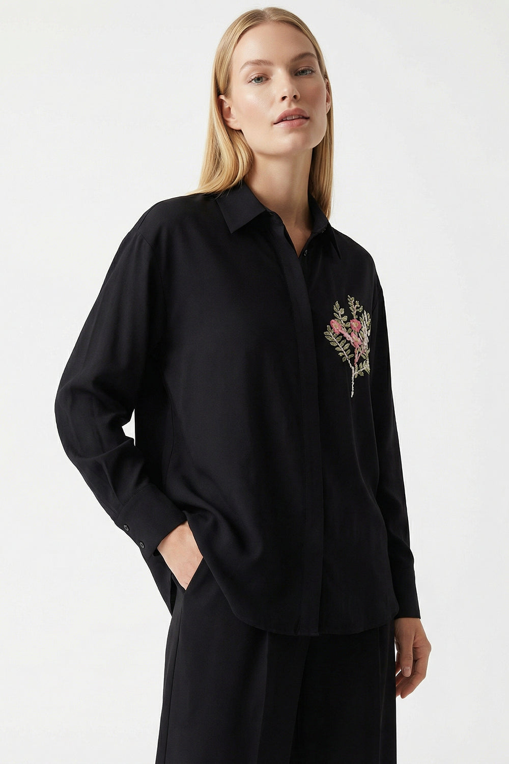 Saf Keten İşlemeli Yüksek Bel Bol Kesim Siyah Pantolon