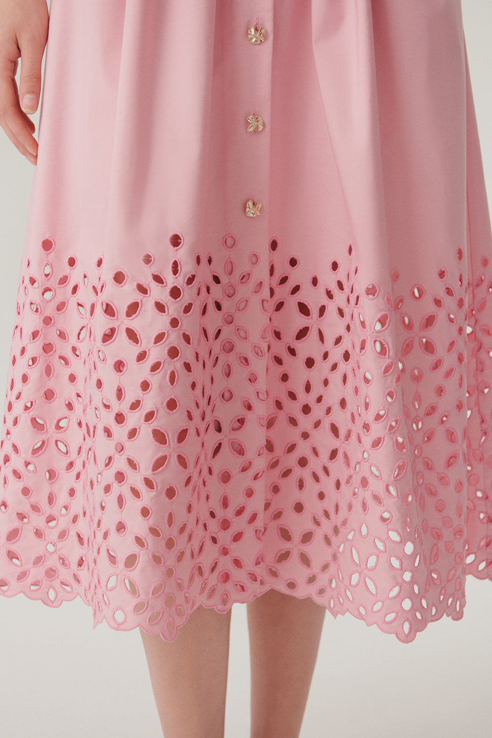 Düşük Kol Önden Düğmeli Etek Uçları Fistolu Bele Oturan Midi Boy Gömlek Elbise