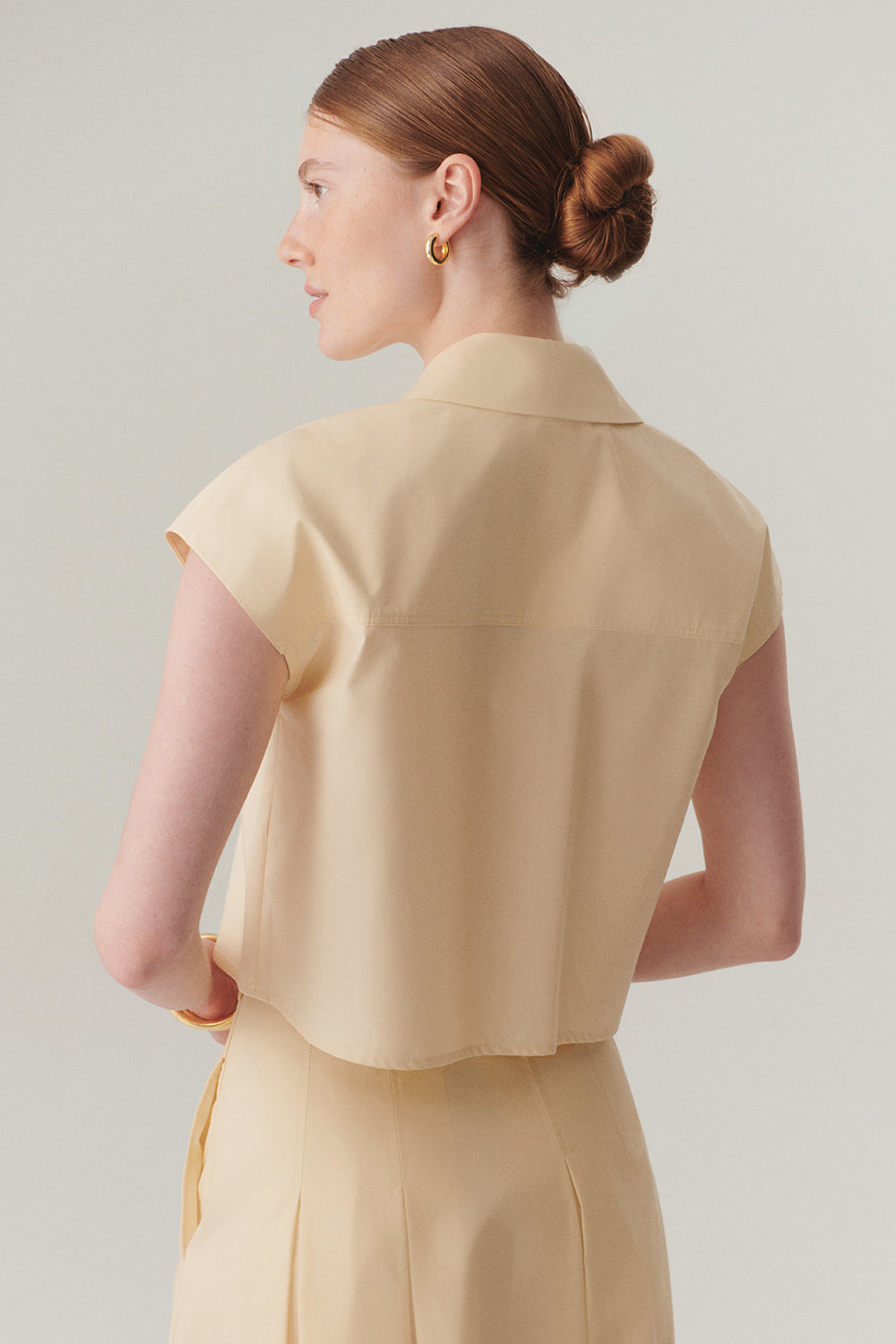 İşleme Detaylı Açık Sarı Pamuklu Crop Gömlek