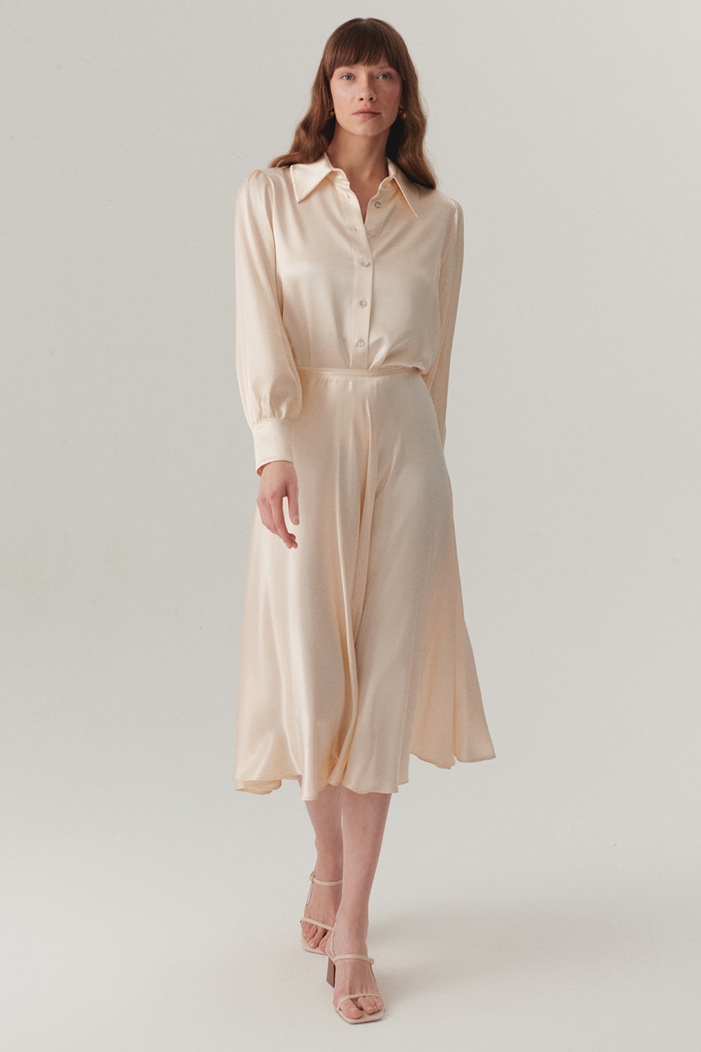 Uzun Kol Parlak Dokulu Regular Fit Saten Gömlek