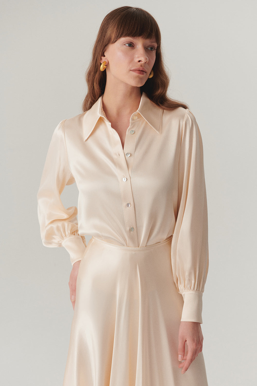 Uzun Kol Parlak Dokulu Regular Fit Saten Gömlek