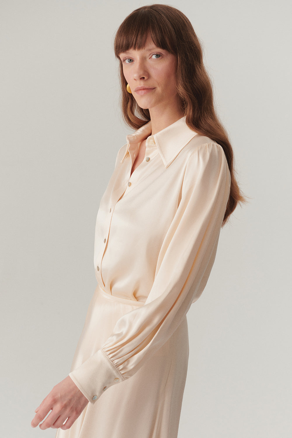 Uzun Kol Parlak Dokulu Regular Fit Saten Gömlek