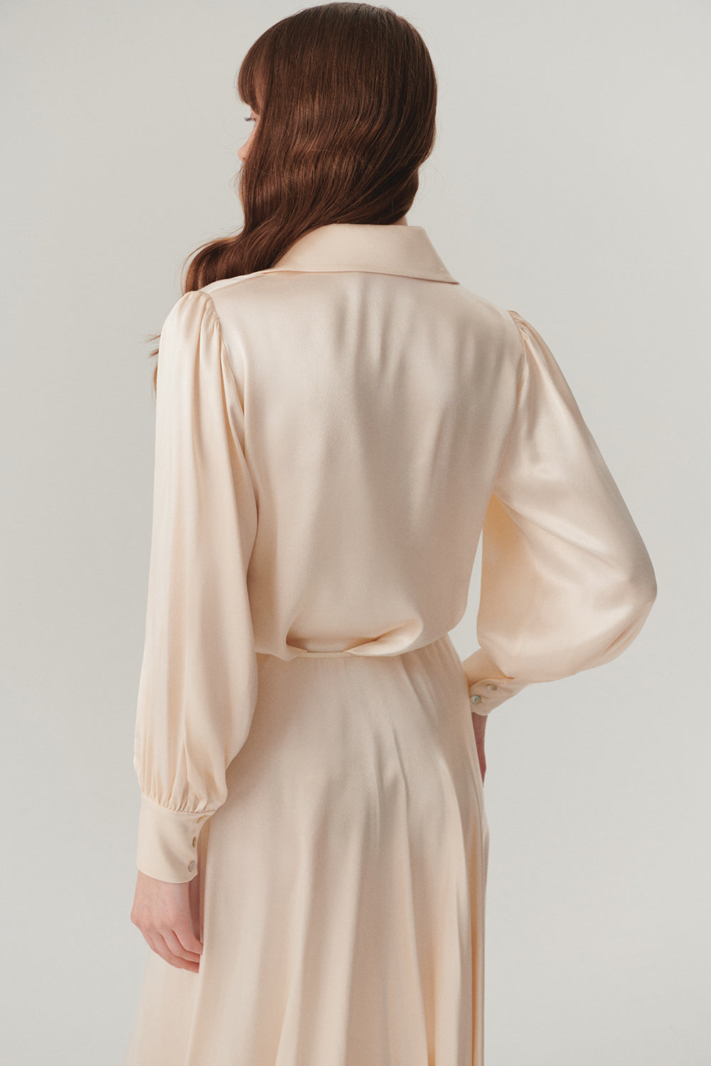 Uzun Kol Parlak Dokulu Regular Fit Saten Gömlek