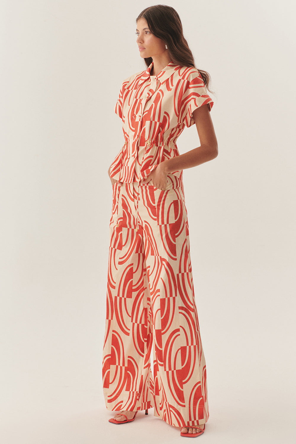 Bağcık Detaylı Soyut Desenli Kahve-Bej Regular Fit Pamuklu Gömlek