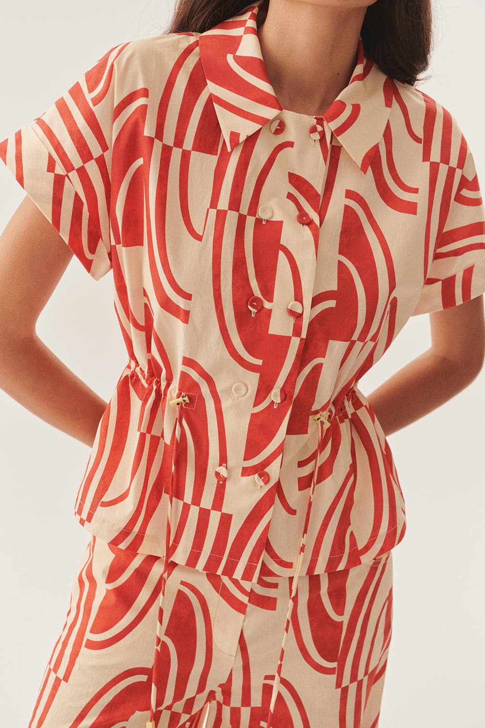 Bağcık Detaylı Soyut Desenli Kahve-Bej Regular Fit Pamuklu Gömlek