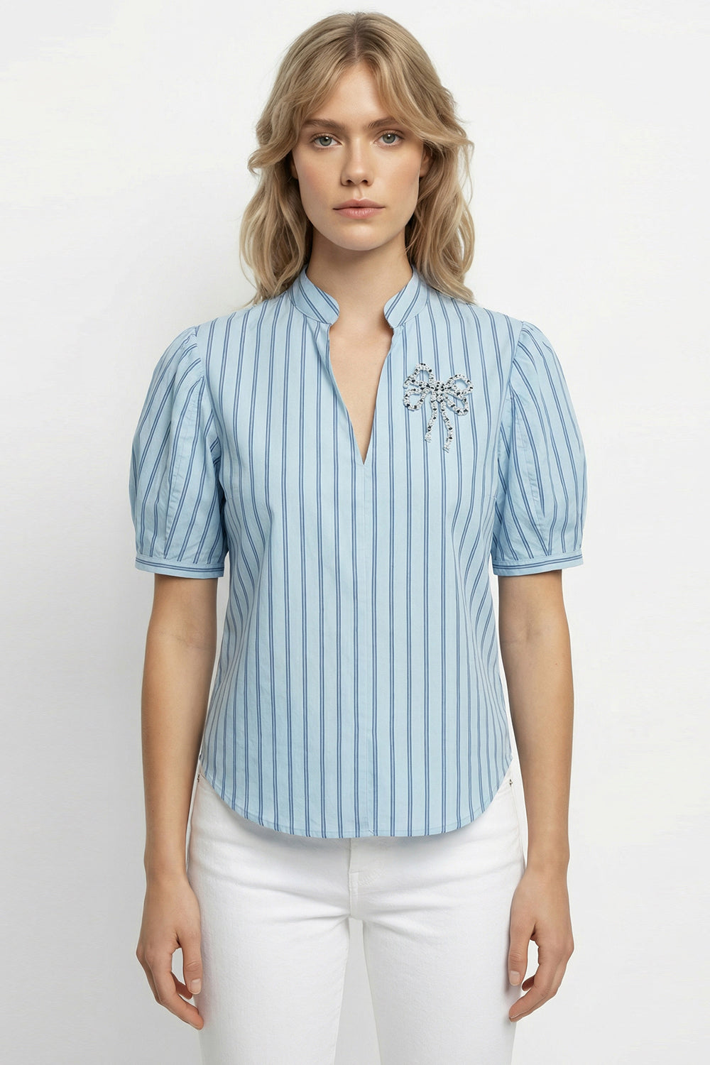 V Yaka Kısa Kollu Regular İşlemeli Çok Renkli Bluz