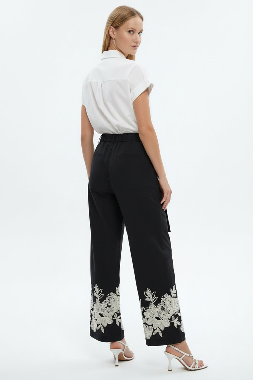 Beli Kuşaklı Paçası İşlemeli Regular Geniş Paça Siyah Pantolon