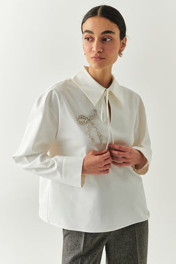 Uzun Kollu Fiyonk İşlemeli Gömlek Yaka Oversize Kemik Bluz