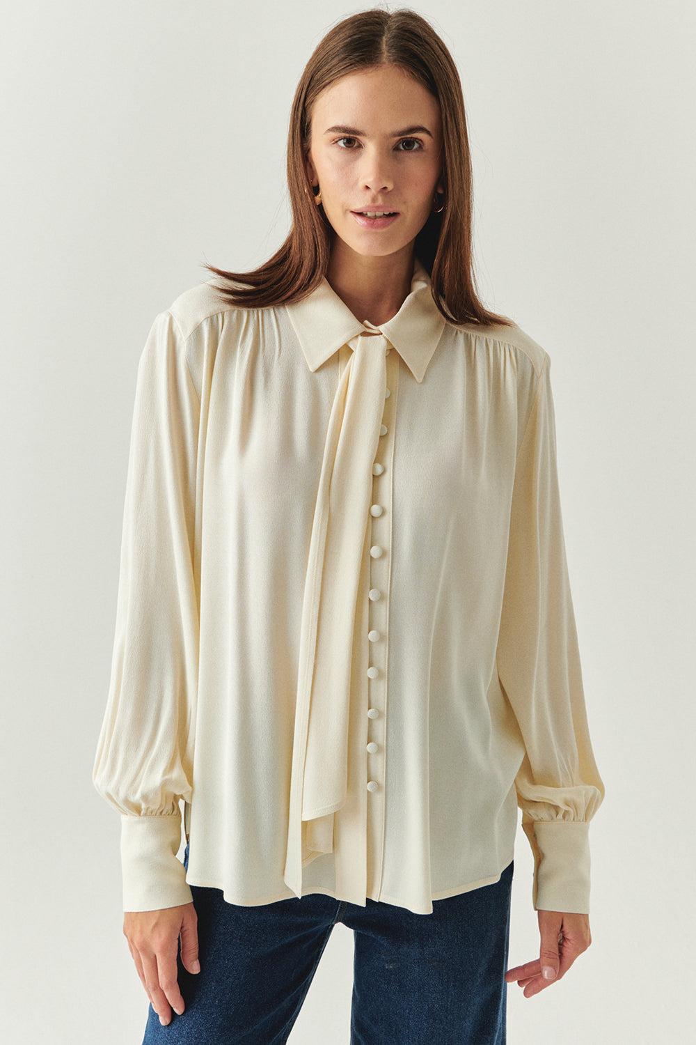 Fular Detaylı Düğmeli Regular Uzun Kollu Viskon Gömlek