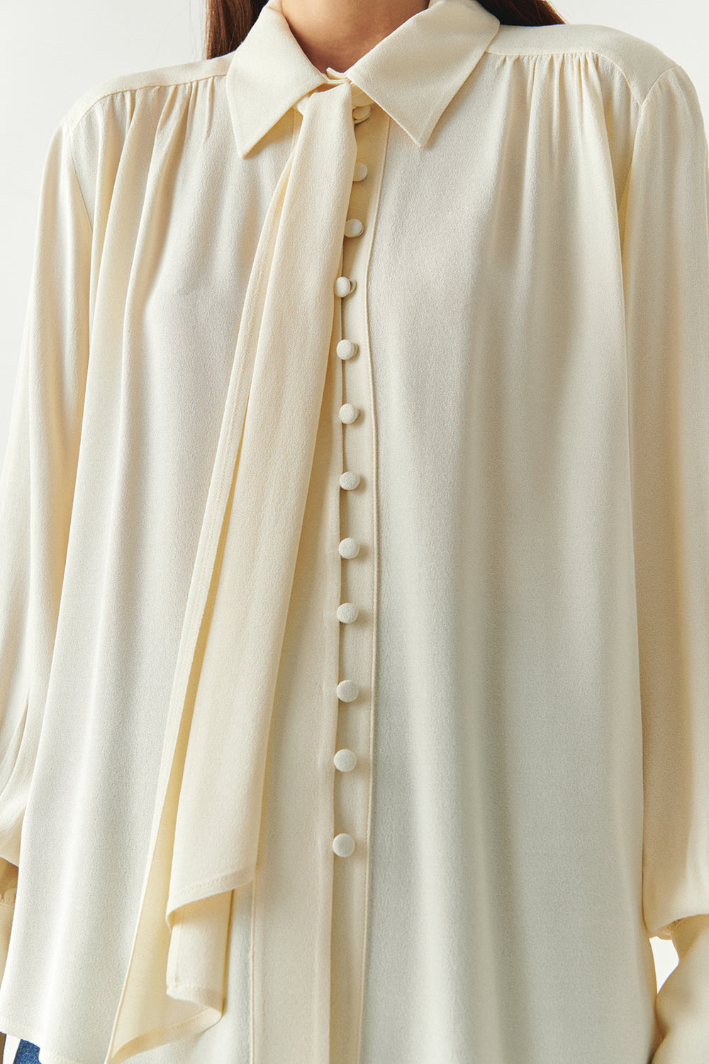 Fular Detaylı Düğmeli Regular Uzun Kollu Viskon Gömlek