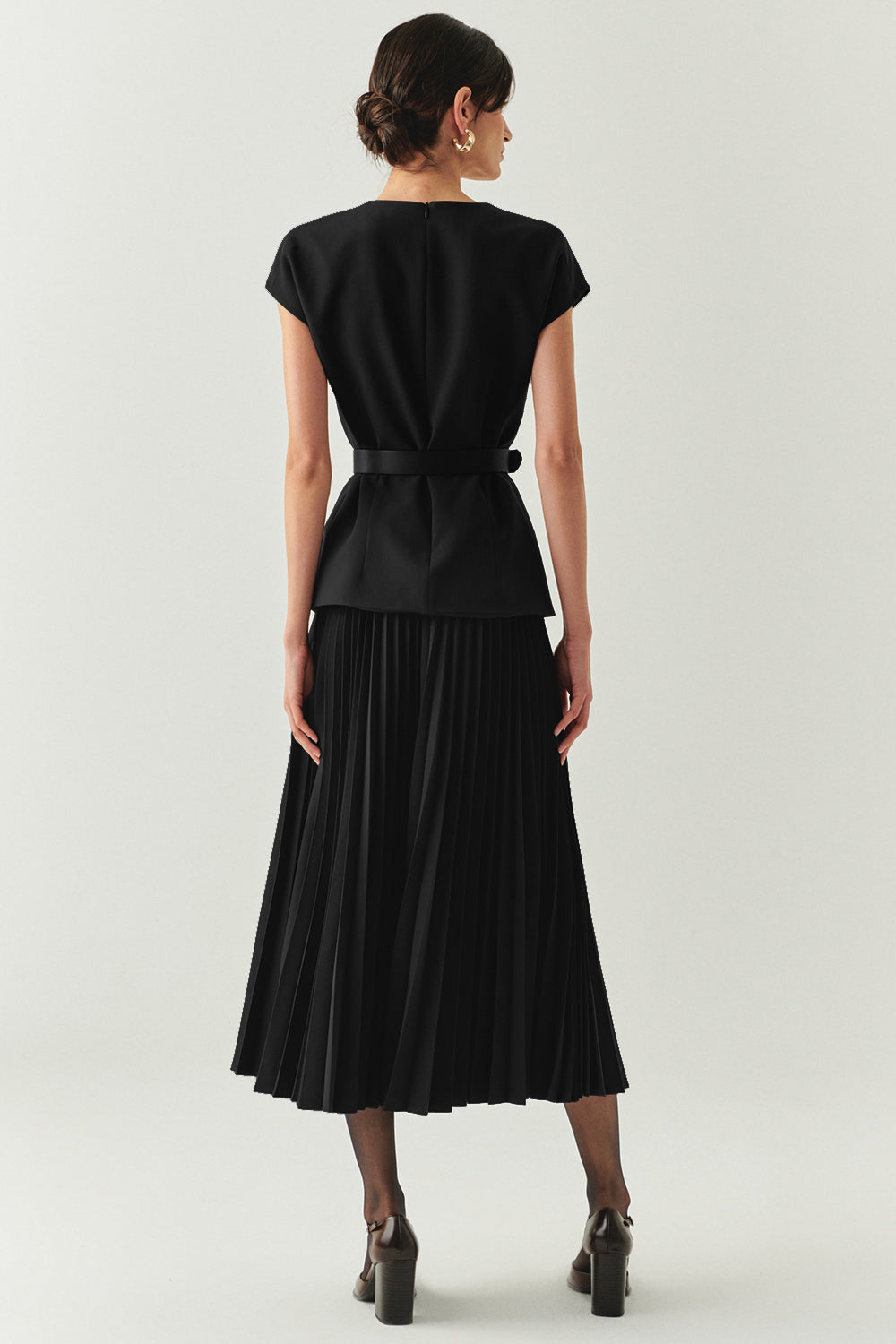 Bisiklet Yaka Kemerli Plisoley Slim Fit Midi Siyah Elbise