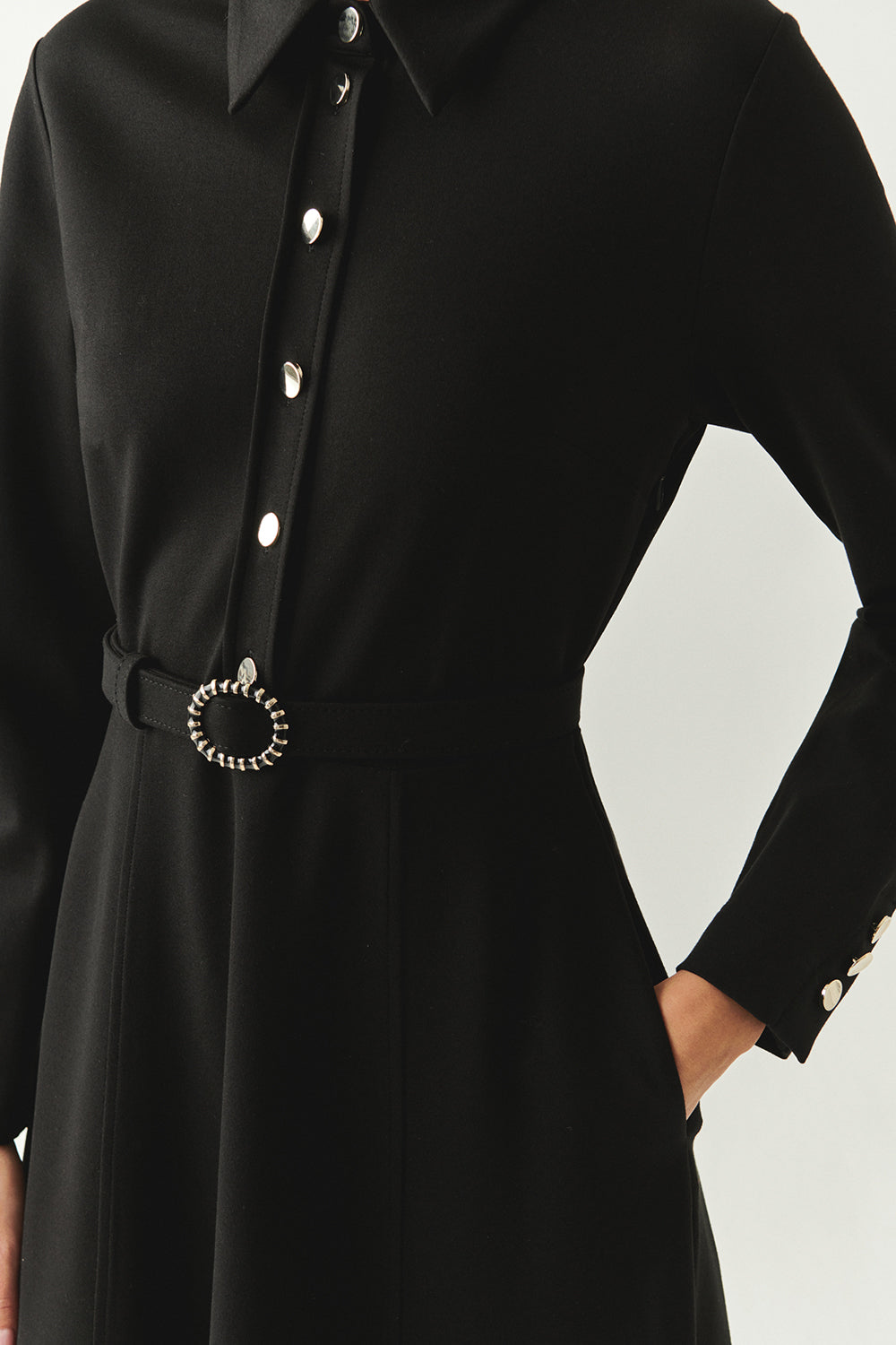 Kemerli Gömlek Yaka Cepli Slim Fit Midi Siyah Örme Elbise