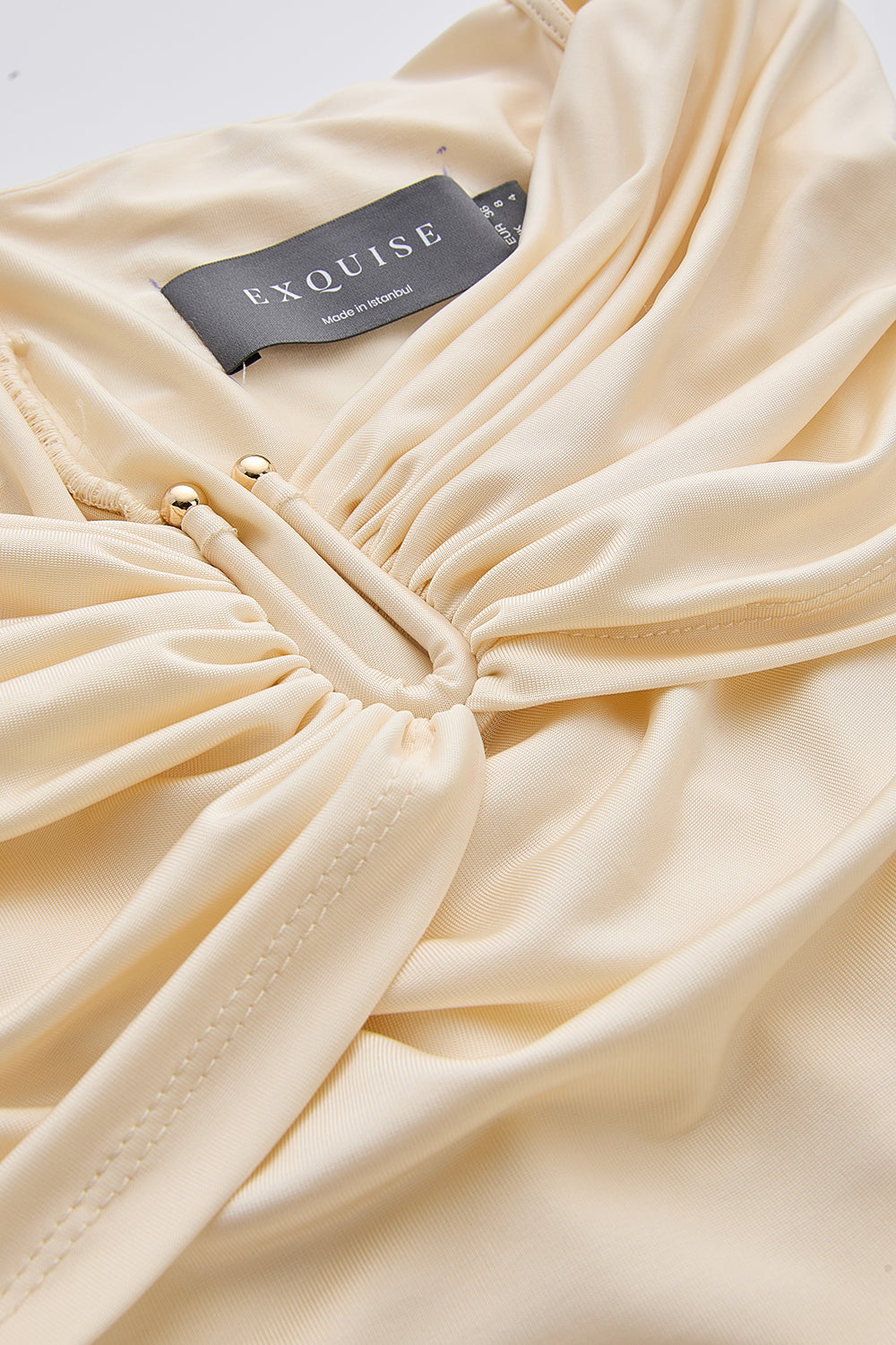 Omuzları Açık Metal Tokalı Slim Fit Örme Krem Bluz