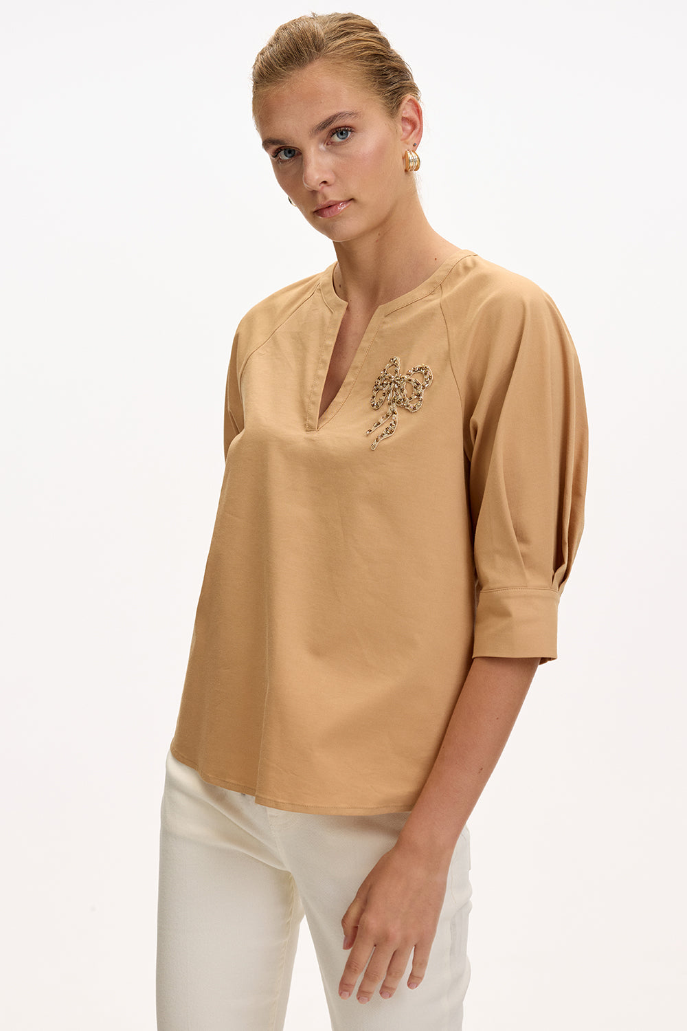 V Yaka İşlemeli Kısa Kollu Regular Camel Bluz